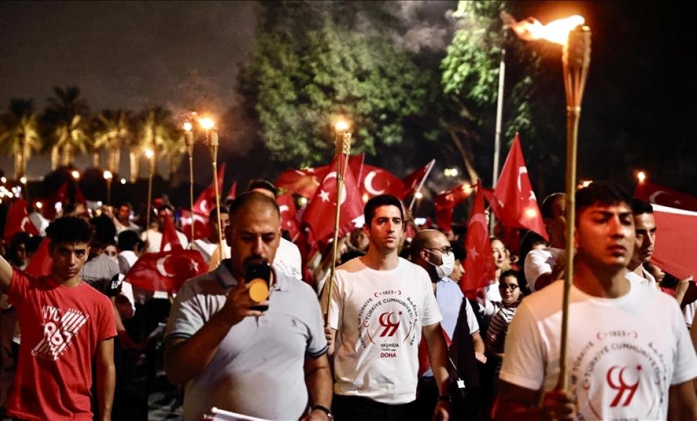 مسيرة تركية بالمشاعل بمناسبة عيد الجمهورية