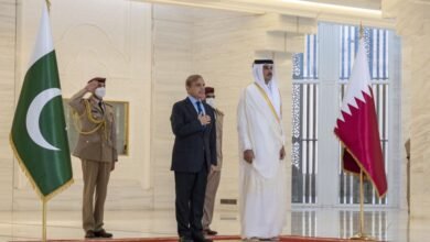 أمير قطر يبحث مع رئيس وزراء باكستان تعزيز العلاقات