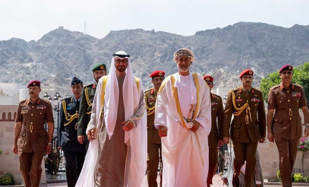 سلطان عُمان يزور الإمارات للمشاركة بقمة خليجية عربية