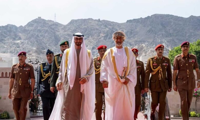 سلطان عُمان يزور الإمارات للمشاركة بقمة خليجية عربية