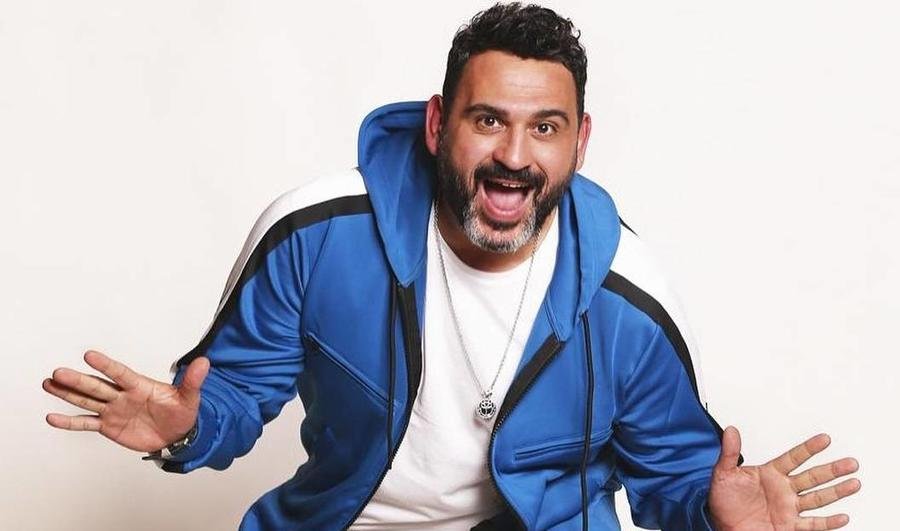 أكرم حسني لا تقارنوني بمحمد هنيدي ومن الخطأ وضع اسمي بجانب اسمه