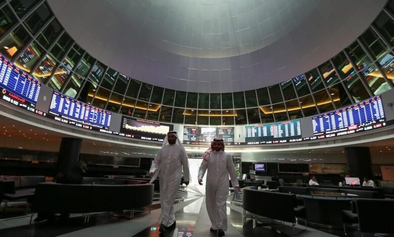 خبراء يحذرون: رفع الفائدة الأميركية قد يرفع كلفة تمويل شركات الخليج