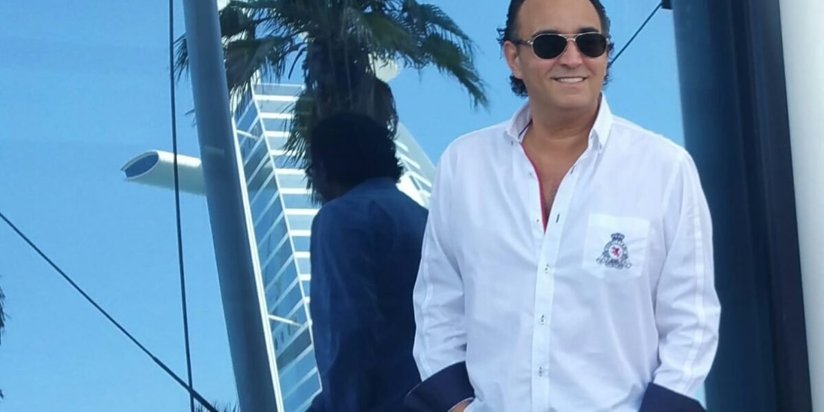 الدكتور محمد أنشاصي صانع الإبتسامة الأكثر تألقًا وجاذبية في