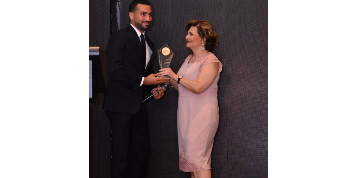 مهرجان AFDAL الدولي يقدم جائزة أفضل ممثل و مطرب مصري شاب للفنان محمد الشرنوبي