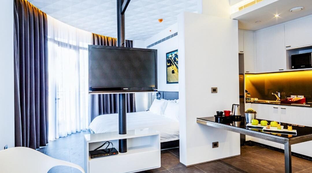 Smallville Hotel A Charming view and Distinctive Services