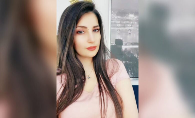 أنا فلسطينية وعندك الباقي تحلق باليدي سارة للأعالي .