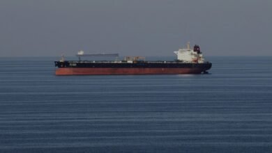 إيران تضع 45 ناقلة على القائمة السوداء وتهدد باحتجازها في مضيق هرمز