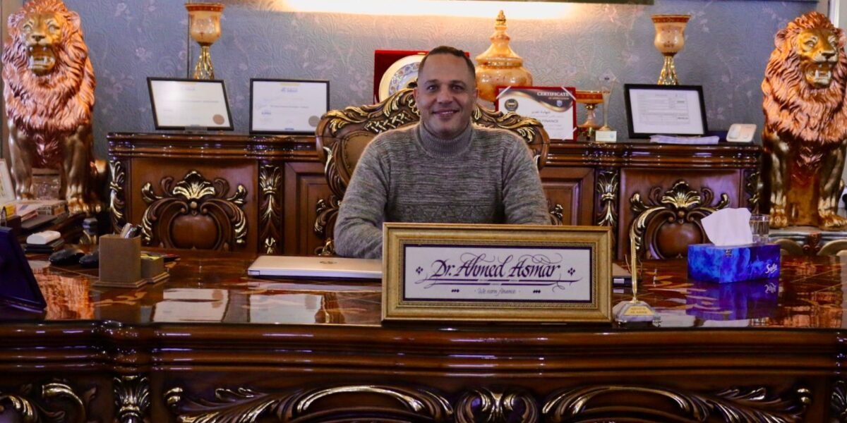 صورة مميزة: الفنان مصطفى درويش في زيارة لمقر شركةWe earn fanince