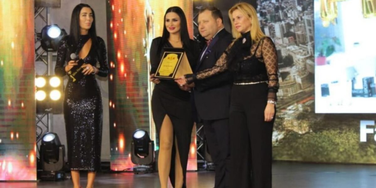 صورة مميزة: فرح رمّال تحصد جائزة أفضل خبيرة تجميل لعام ٢٠٢١